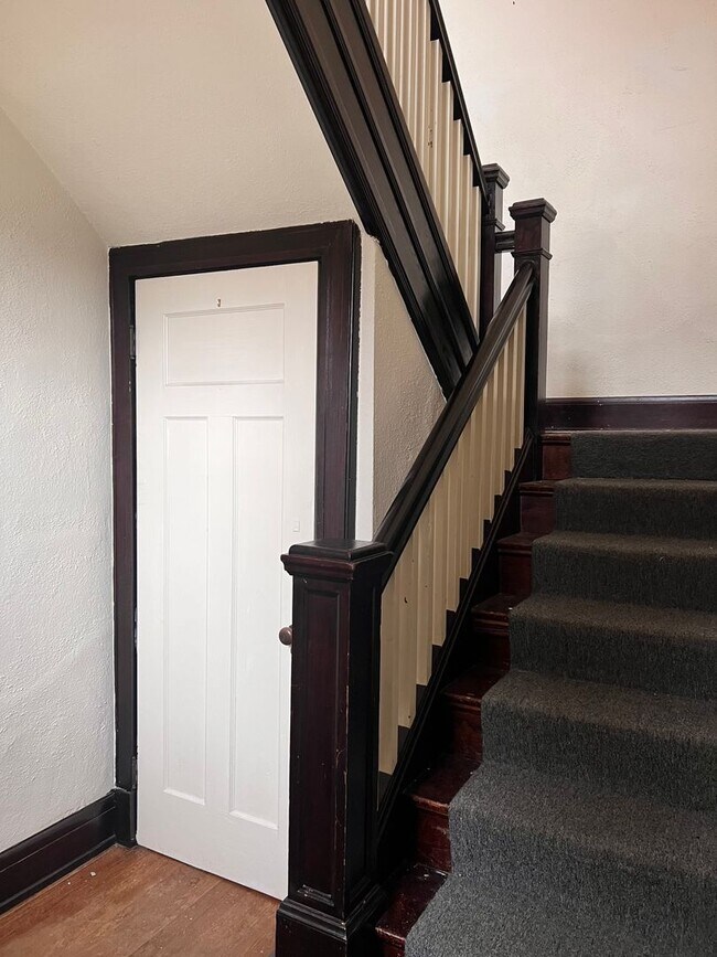 Foto del edificio - 3578 Burch Ave