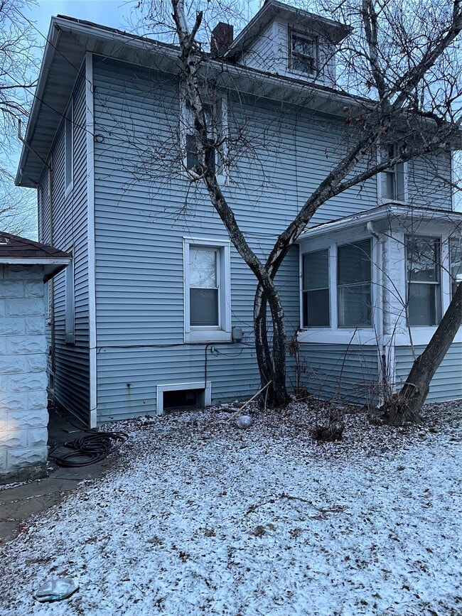 Building Photo - 102 Bevier St