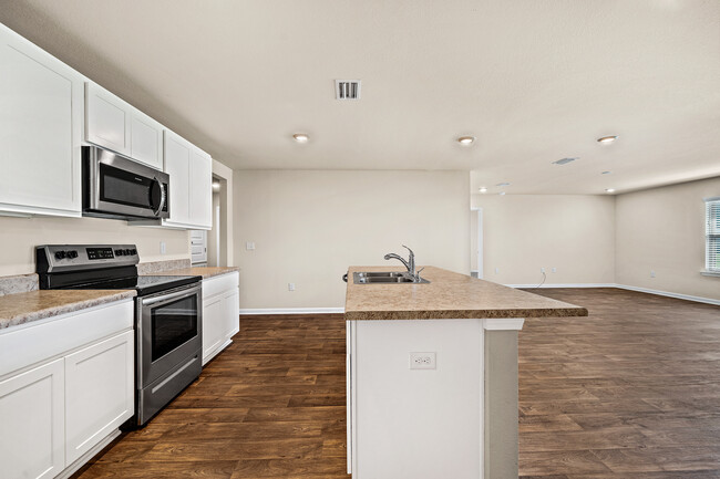 Building Photo - 1443 Majesty Loop