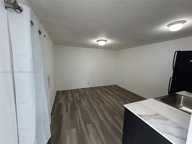 Building Photo - 11942 N Branch Rd