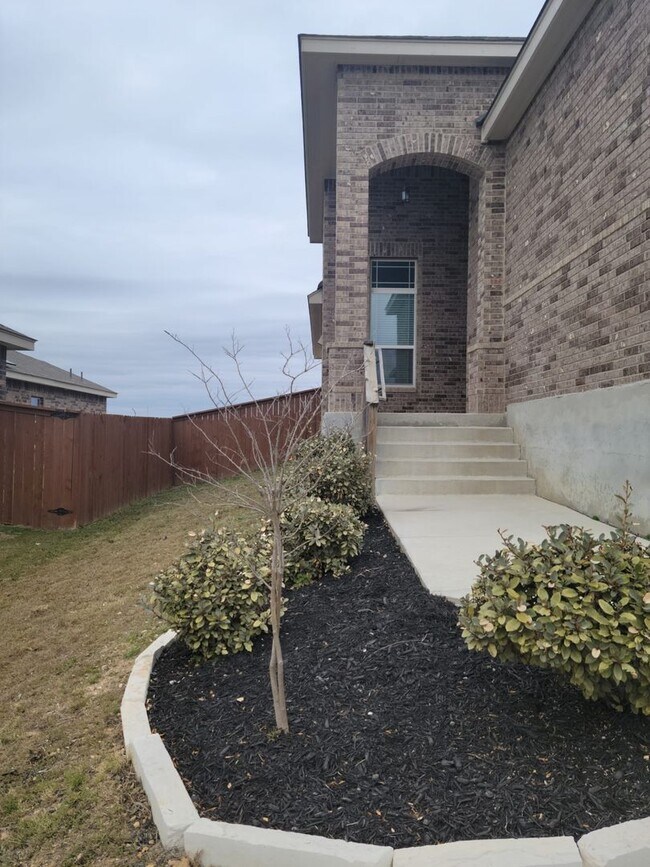 Foto del edificio - Gorgeous brick home available in West Poin...