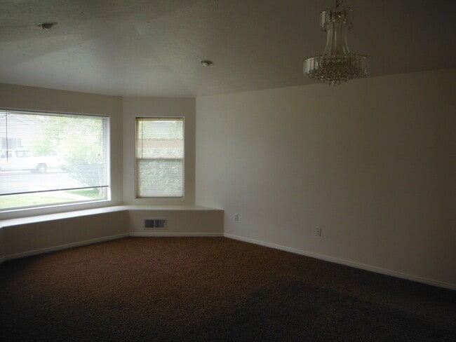Building Photo - 458 W 1600 N