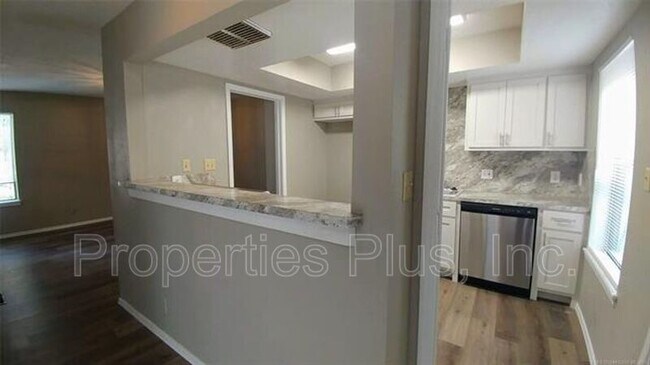 Foto del edificio - 6518 E 90th St