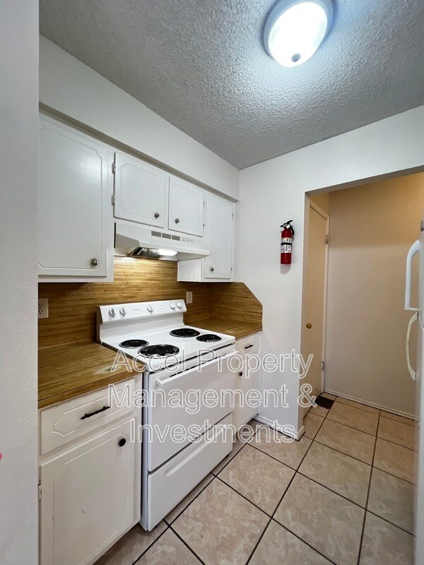 Foto del edificio - 2133 Kerria Ave