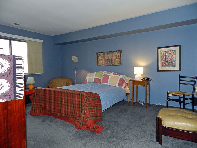Large master bedroom - 165 Essex Ave