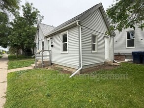Building Photo - 517 13th St S