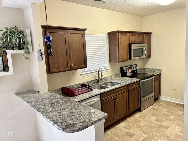 Foto del edificio - 4698 Twin Hickory Lake Dr, Glen Allen, VA 23059