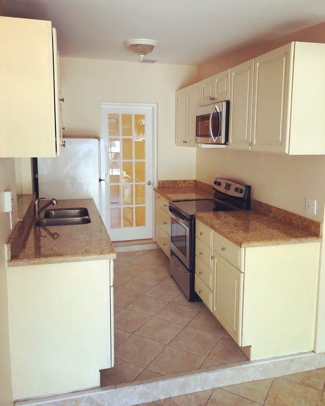 Kitchen - 1406 S Roosevelt Blvd
