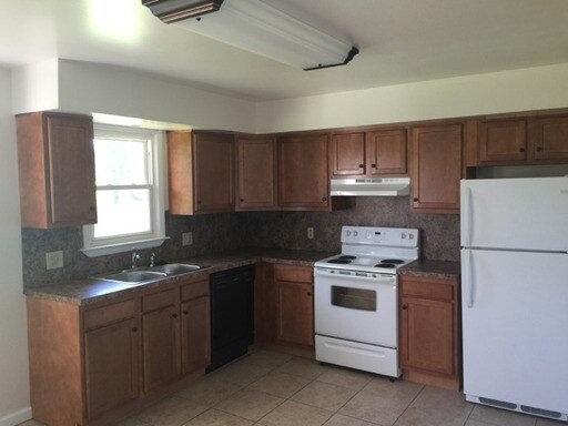 Foto del edificio - 1111 Pine Grove Cir