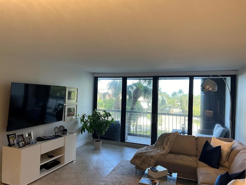 Foto principal - 4748 S Ocean Blvd