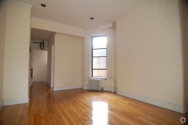 Building Photo - 246 Mott St