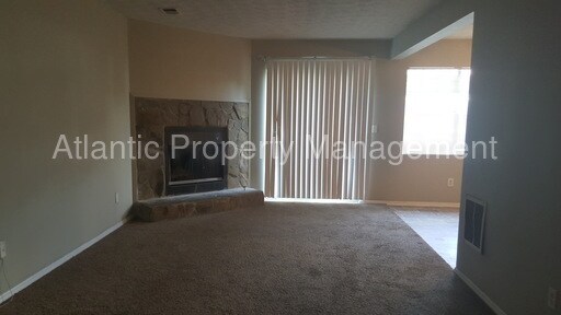 Building Photo - 2305 Pine Tree Trl