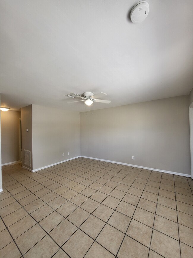 Building Photo - 2145 Pauldo St