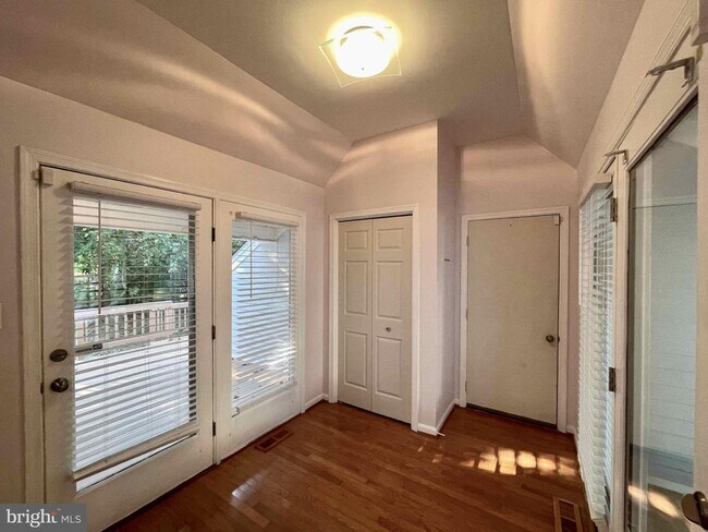 Building Photo - 43595 Osage Ct