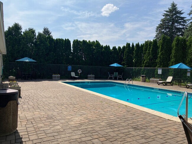 Foto del edificio - Lakeshore Estates
