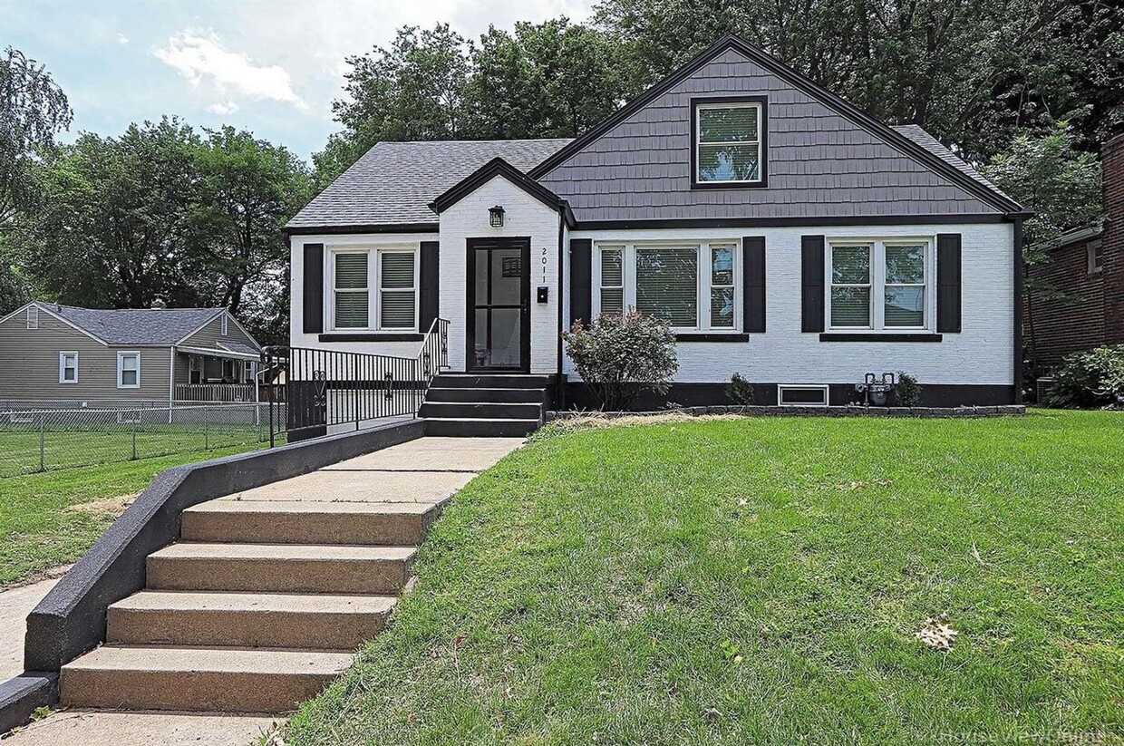 Primary Photo - Remodeled House In Cape Girardeau