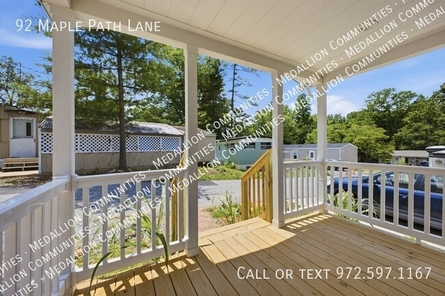 Building Photo - 92 Maple Path Ln