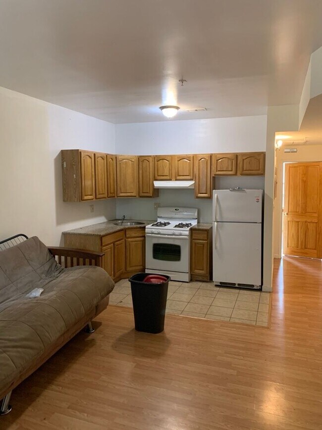 Foto del edificio - 4630 Woodland Ave.