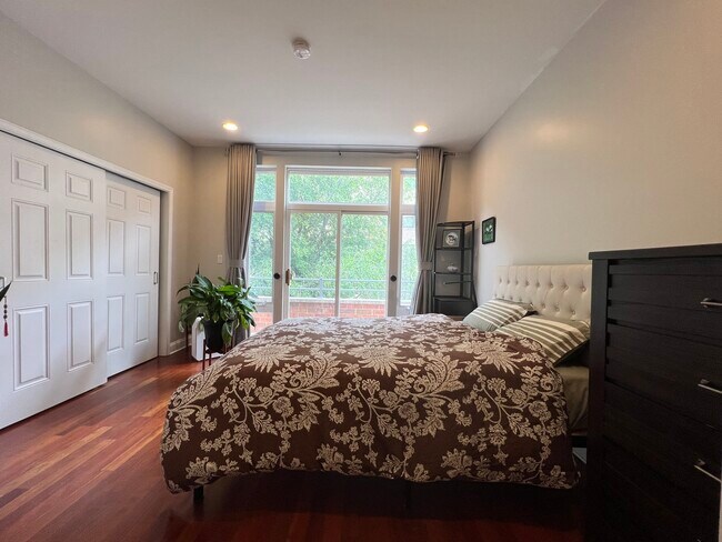Foto del edificio - 2424 N Southport Ave