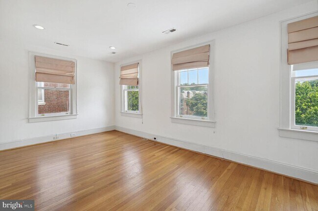 Building Photo - 3839 Garfield St NW