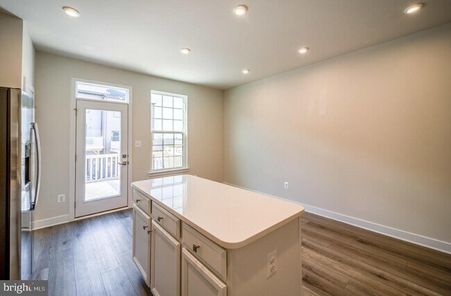 Foto del edificio - 14064 Sunrise Valley Dr
