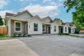 Building Photo - 403 S Temple St