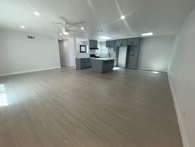 Building Photo - Spacious 3bed 2bath House for Rent in Garden Grove
