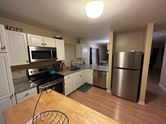 Building Photo - 999 Rue Madora