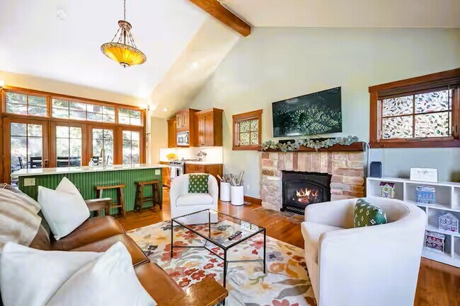 Photo - 738 Skyline Dr House