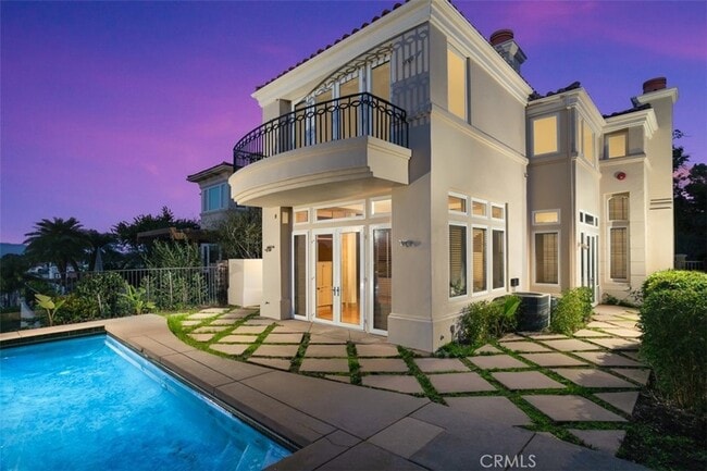 Foto del edificio - 5 Torrey Pine Dr