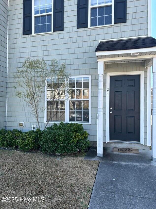 Foto principal - 211 Bridgewood Dr