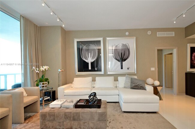 Foto del edificio - 50 South Pointe Dr