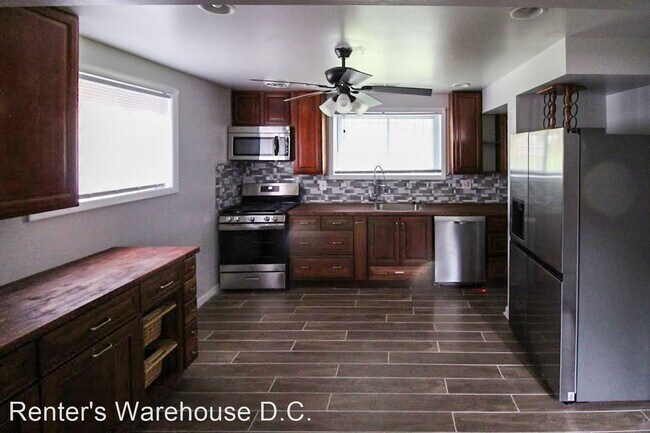 Foto del edificio - 4 br, 2.5 bath House - 3713 Massachusetts ...