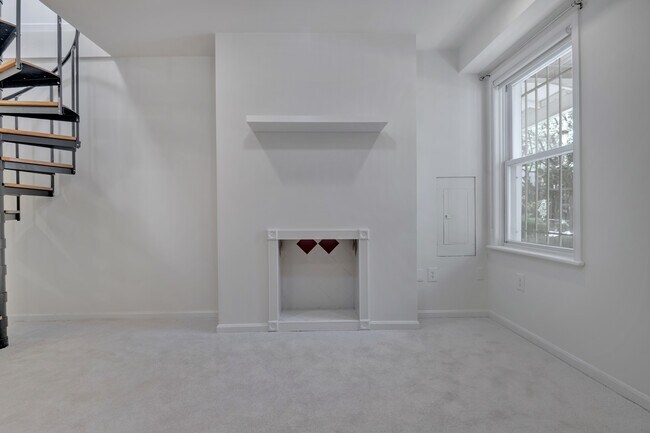 Building Photo - 833 Euclid St NW