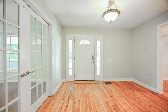 Foto del edificio - 237 Riverbend Rd