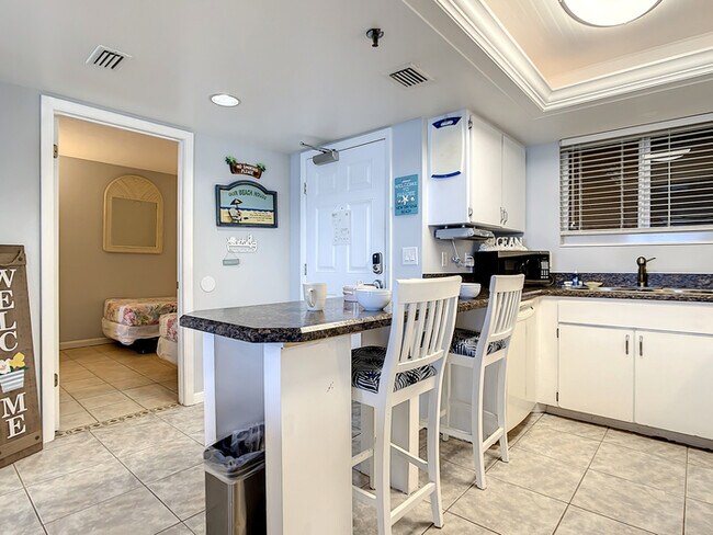 Building Photo - Oceania Beach Club 805