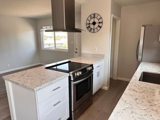 Building Photo - Beautifully Remodeled 2 Bedroom 1 Bath Con...
