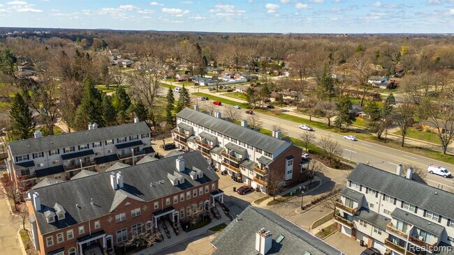Foto del edificio - 16822 Farmington Rd