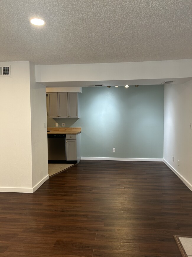 Foto del edificio - 5300 E Cherry Creek South Dr