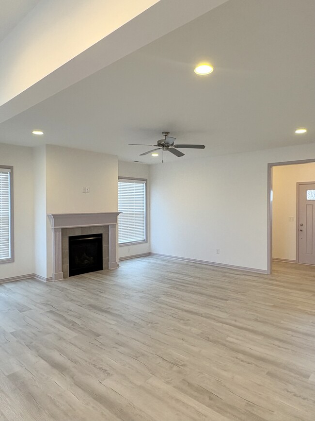 Foto del edificio - 839 Sweet Bay Ave