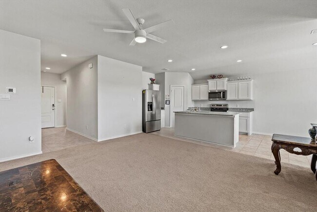 Foto del edificio - Move-In Ready 3BR/2BA Home with Garage & Private Fenced Yard!