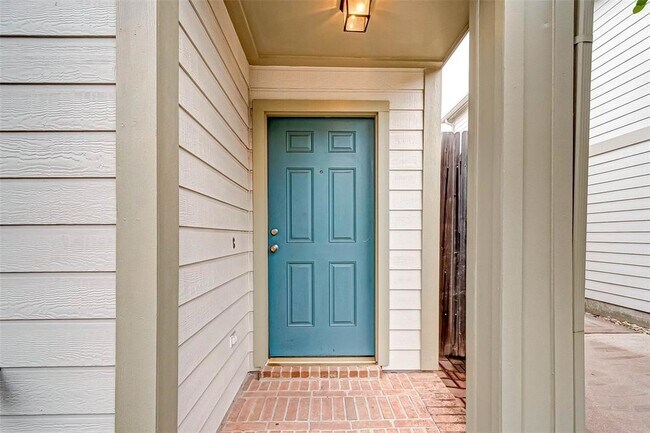 Foto del edificio - 1718 Redwing Cove Dr