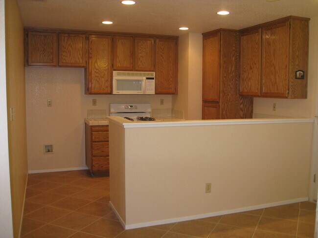 Kitchen - 6301 Elkhorn Manor Dr