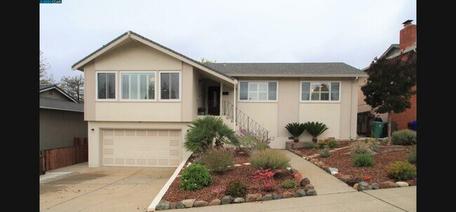 Foto del edificio - 3415 Grasswood Dr