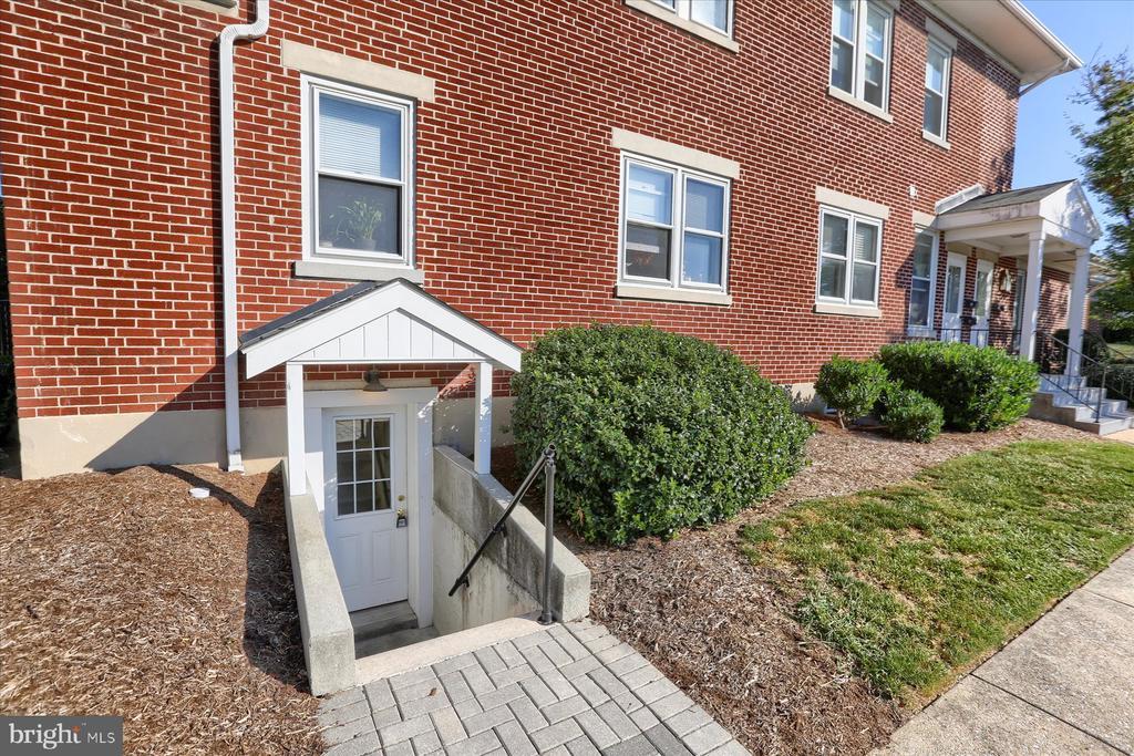 Foto principal - 700 N Railroad St