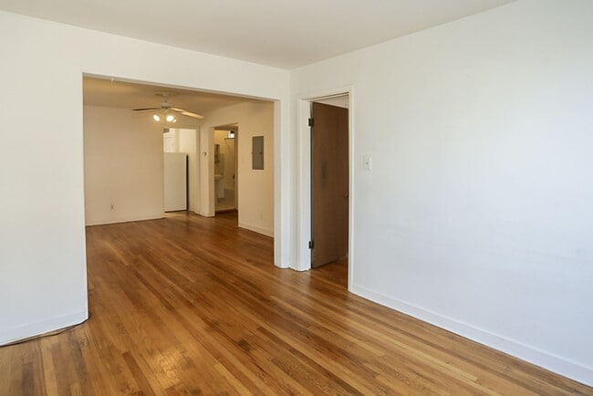 Building Photo - 1507 W Barry Ave