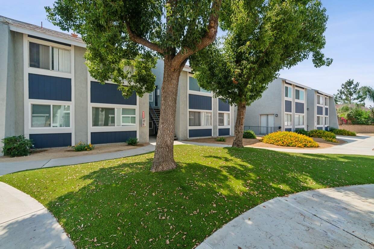 Primary Photo - Bevia Apartments ||