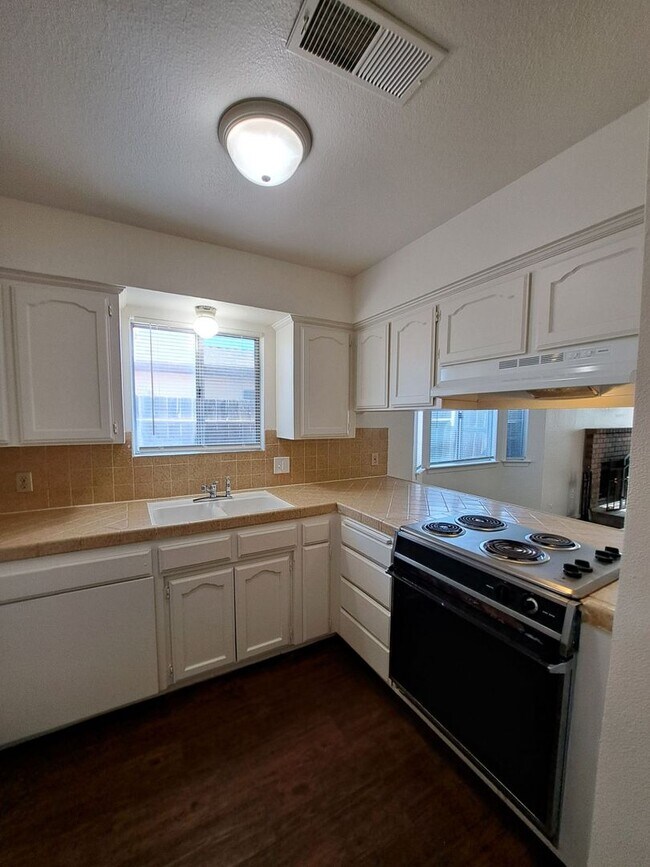 Foto del edificio - Central Unified District 3-bedroom 2-bathr...