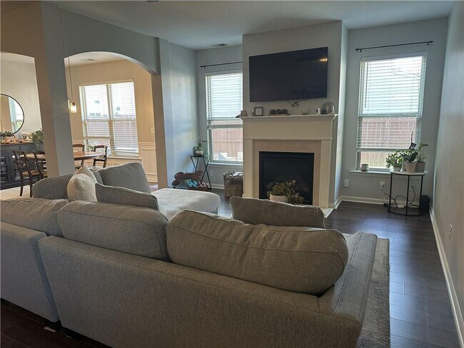 Foto del edificio - 236 Highland Village Ln