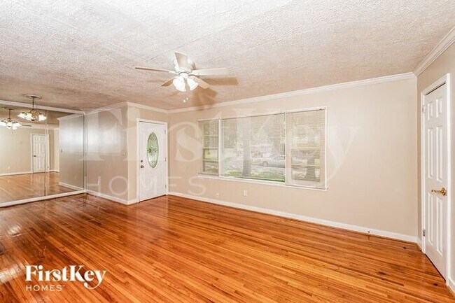 Building Photo - 308 Orange Cir